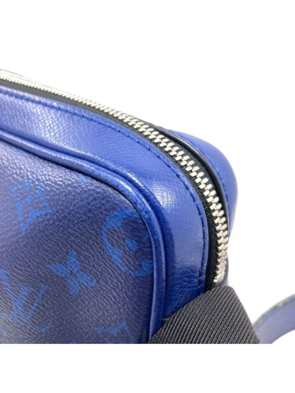 Louis Vuitton Outdoor Messenger PM Shoulder Bag Taigarama